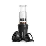 AeroPress Go Plus Kaffee-Zubereiter – schwarze Ausführung mit Reisebecher und Zubehör